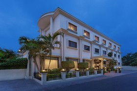 La Place Sarovar Portico