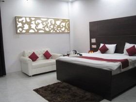 Lotus Hotel