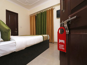 OYO 18375 Jd Palace