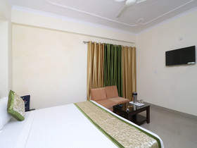 OYO 18375 Jd Palace
