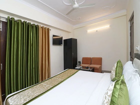 OYO 18375 Jd Palace