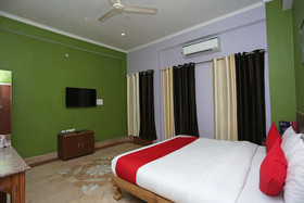 Sara Grand By OYO Rooms