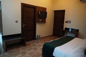 Green Sarovar Hotel & Restaurant