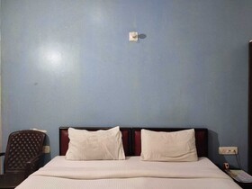 Hotel Pushpa Palace