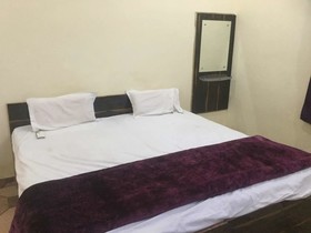 Laxmi Bhawan Dharamshala Mathura by Goroomgo