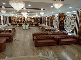 Oak Tree by Golden Plate