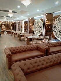 Oak Tree by Golden Plate