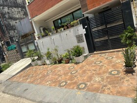 Goroomgo Omasha Residency Noida