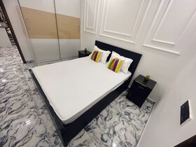 Goroomgo Omasha Residency Noida