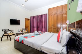 Hotel Ashray by FabHotels