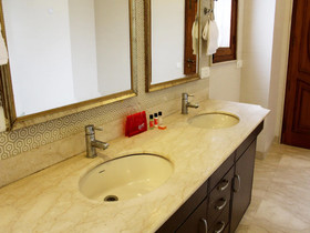 Hotel Ashray by OYO Rooms