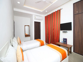 Hotel Petals Inn by OYO Rooms