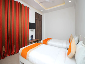 Hotel Petals Inn by OYO Rooms