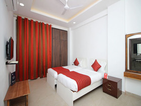 Hotel Petals Inn by OYO Rooms