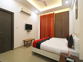 Hotel Petals Inn by OYO Rooms