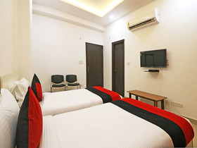 Hotel Petals Inn by OYO Rooms