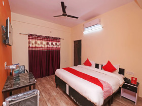 OYO 28366 National Hotel