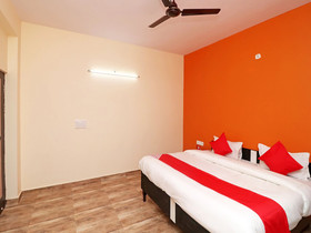 OYO 28366 National Hotel