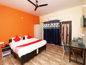 OYO 28366 National Hotel