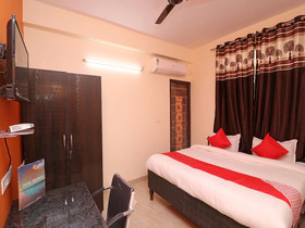 OYO 28366 National Hotel