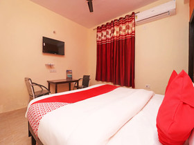 OYO 28366 National Hotel