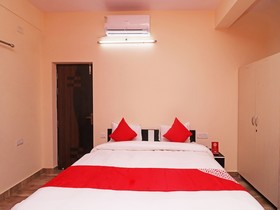 OYO 28366 National Hotel