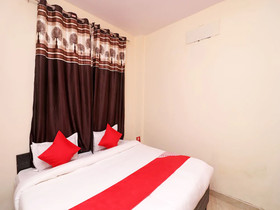 OYO 28366 National Hotel