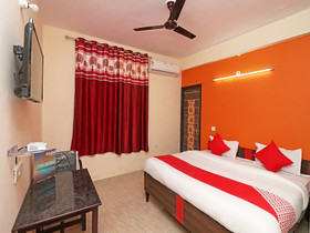 OYO 28366 National Hotel