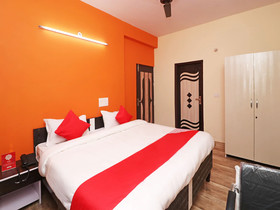 OYO 28366 National Hotel