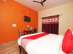 OYO 28366 National Hotel