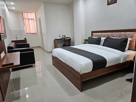 Hotel Vistacrest Noida Sector 104