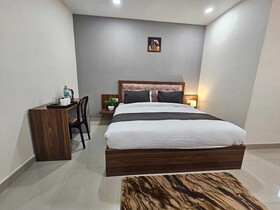 Hotel Vistacrest Noida Sector 104