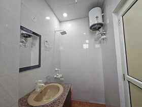 Hotel Vistacrest Noida Sector 104