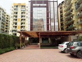 Le Crescent by Oyo Rooms