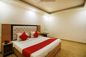 Oyo Flagship 71969 HOTEL Joystick