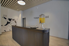 OYO Townhouse 70 Maula Ali Rd Knowledge Park III