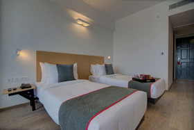 OYO Townhouse 70 Maula Ali Rd Knowledge Park III