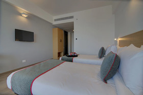 OYO Townhouse 70 Maula Ali Rd Knowledge Park III