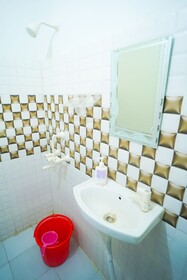 Roomshala Hotel Royal Galaxy