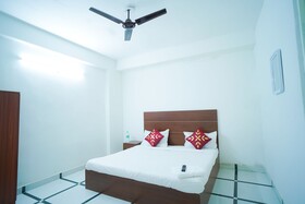 Roomshala Hotel Royal Galaxy