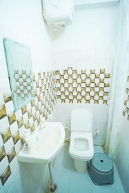 Roomshala Hotel Royal Galaxy