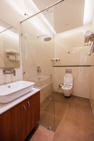 The Eliot Hotel & Banquet