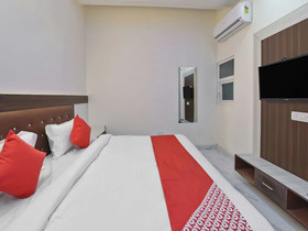 The Signature Hotel By OYO Rooms