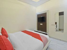 The Signature Hotel By OYO Rooms