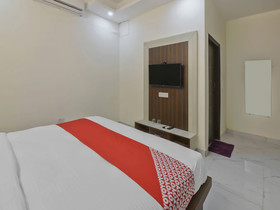 The Signature Hotel By OYO Rooms