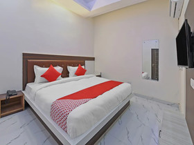 The Signature Hotel By OYO Rooms