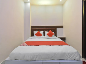 The Signature Hotel By OYO Rooms
