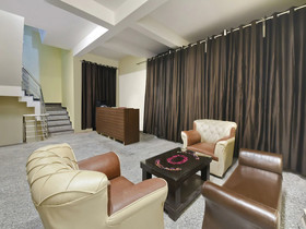 The Signature Hotel By OYO Rooms