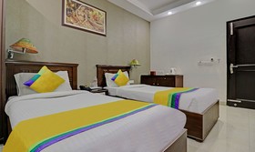 Itsy By Treebo Hamlets Stay