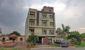 Itsy By Treebo Hamlets Stay